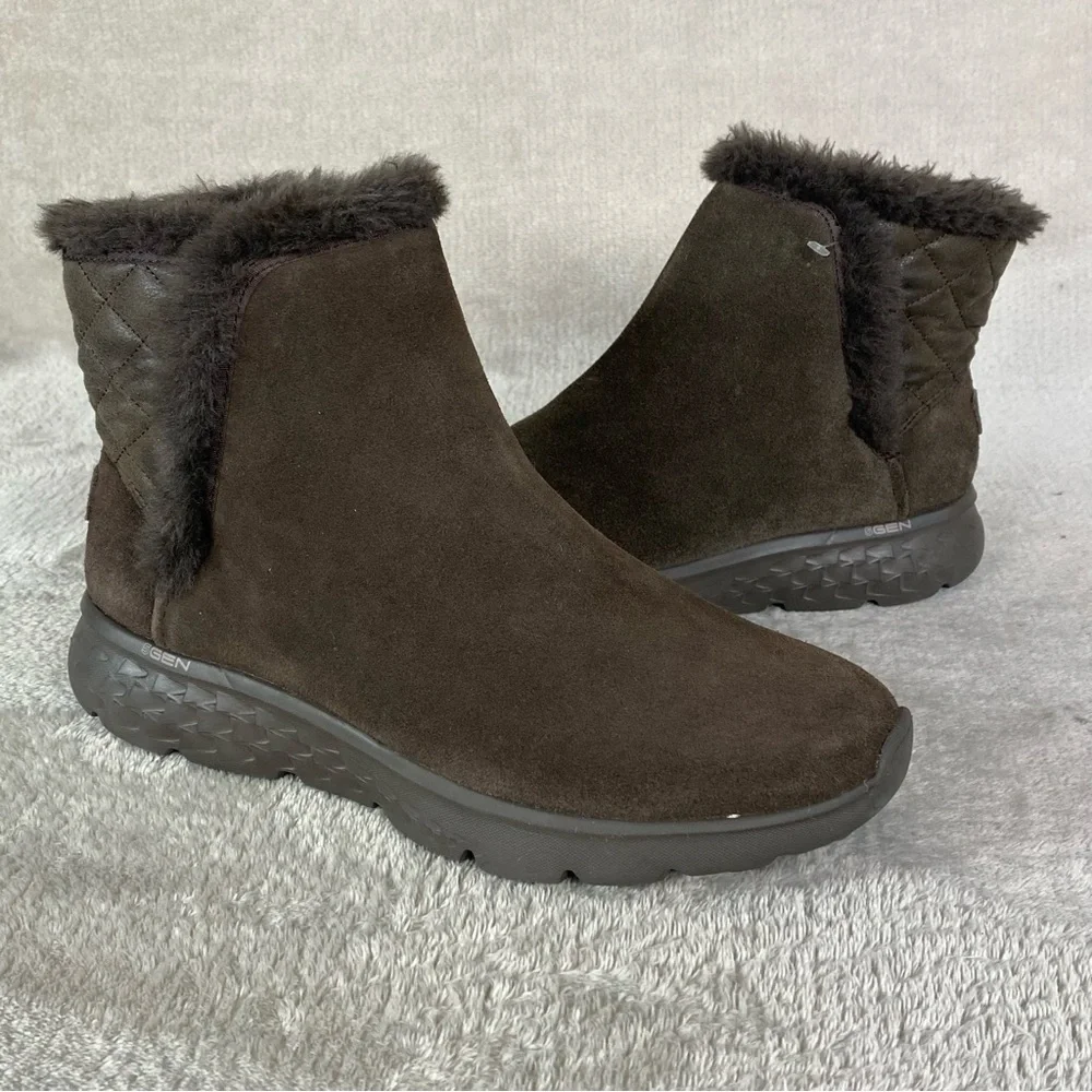 Skechers Cozy Boots Womens Size 7 Brown Suede‎ Quilt Ankle Fur Lined Mat Insole
